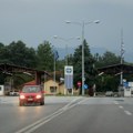 "Iskakali smo iz auta u pokretu, sa sve: Decom!" Sprečena tragedija na auto-putu u Grčkoj: Slučajni prolaznici spasili…