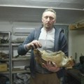 Pravi drške za noževe od zuba mamuta Unikatni noževi Saše iz Novih Karlovaca obilaze svet