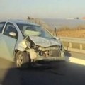 Nesreća kod isključenja za Jakovo: Prednji deo auta potpuno uništen, jeziv snimak posledica sudara (video)