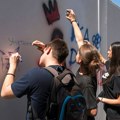 Otvorena instalacija if walls could tell umetnika Miše Kubala na Trgu „Nadežda Petrović” u Čačku