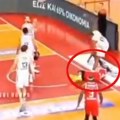 Ostao da leži na parketu: Pogledajte kako se povredio Devonte Grejem! (video)