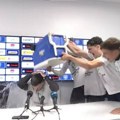 Fudbaleri upali na konferenciju, okupali trenera i lepu novinarku: Ovako se u Pančevu slavi Evropa