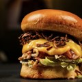 Burger manija u Srbiji: više od 3,2 miliona dostava u poslednjih 12 meseci