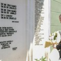 Ministar Zukorlić položio ljiljane na Tuzlanskoj kapiji