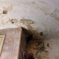 Efekat plastične kese: Zašto moderne kuće brzo dobijaju vlagu i buđ i kako to trajno sprečiti bez skupih sistema?
