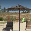 Ukraden tobogan sa dečjeg igrališta na plaži: Meštani Čelareva sa elanom i ljubavlju uredili letnju oazu, ali nečovek uzeo ono…