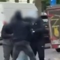 Uznemirujući snimak! Razbojnici izvukli fudbalera iz auta i mučki mu oteli skupocen sat