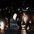 Sukobi demonstranata i policije tokom 12. dana protesta u Tirani: Povređeno najmanje 13 ljudi, vandalizam na ulicama