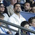 Sarkozi, Kelaifi i Mbape pozdravili Novaka na stadionu „Park prinčeva“