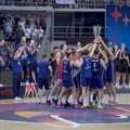 Sreća, sreća, radost! Ovako su srpski juniori podigli pehar namenjen prvaku Evrope u košarci za igrače do 18 godina (video)