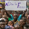 Vojni puč u Nigeru: Francuska povlači vojsku i ambasadora posle višemesečnih protesta