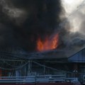 Policija utvrđuje uzrok velikog požara u Kineskom tržnom centru na Novom Beogradu: Dve verzije kako je došlo do vatrene…