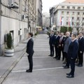 Brnabić i članovi Vlade položili vence na mestu gde je ubijen Zoran Đinđić