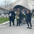 Krenula tužna povorka na groblju Orlovača: Tuga i muk na sahrani Žane Okuke koja je umrla u 36. godini (video)