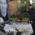 "Neka počivaju u miru" Vučić i Vučević položili cveće u Duboni: I ovaj zločin ostavio je duboku ranu na duši Srbije