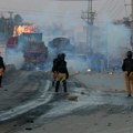 Prekinuti protesti u Pakistanu: Snage bezbednosti u brutalnoj akciji pohapsile stotine ljudi, šestoro mrtvih