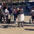 VIDEO Protest navijača Dalasa, besni su zbog trejda Dončića: „Prodajte tim…“