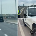 Drama kod mosta na Adi: Ogroman kamen nasred kolovoza, 4 automobila pocepala gume, neko je mogao da strada!