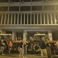 Zborovi izglasali blokadu Skupštine: Traktori ispred zgrade parlamenta u Novom Sadu