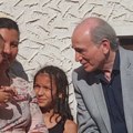 Ministar Krkobabić u poseti šestočlanoj porodici u selu Valakonje Opštine Boljevac