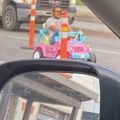VIDEO: Barbimobilom krenuo do prodavnice, ali nije daleko stigao