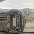 Saobraćajna nezgoda u Mirijevskom bulevaru: Jedno vozilo prevrnuto, saobraćaj usporen