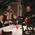 Mladi pevači zajedno sa Sofrom oživeli hit Cuneta i Tozovca VIDEO