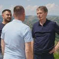 Umesto pola sata, sada stižu za samo šest minuta: Ogromna stvar za meštane Gajeva-asfaltira se ključna saobraćajnica (FOTO)…