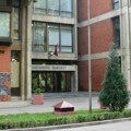 Portirska služba Filozofskog fakulteta u Novom Sadu evidentira profesore pri ulasku: "Radi bezbednosti"