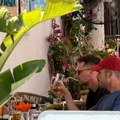 Nikola Rokvić uživa na Krfu, a mi smo ga uslikali na ovom mestu: Od supruge ni traga ni glasa, evo sa kim je