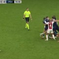 (VIDEO) Sin holandske legende izazvao haos u velikom derbiju