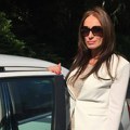 "Najbolja sam riba na estradi": Pevačica u 6. deceniji zapalila mreže u bikiniju, tvrdi da je potpuno prirodna