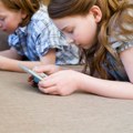 Kako vaspitavati decu u digitalnom dobu: ljubav, pažnja i granice važniji od zabrana