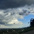 U Srbiji promenljivo oblačno i svežije, mestimično sa kišom i pljuskovima