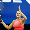 Bacila reket, počela da slavi, pa ostala u šoku! Sabalenka napravila šou, ceo stadion joj se smejao!