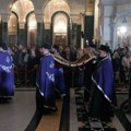 Patrijarh služio večernje Velikog petka: Plaštanica izneta iz hramova u Beogradu i Kosovskoj Mitrovici