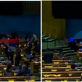 Tri prsta i srpska trobojka Predsednik Vučić jasan i glasan nakon nepravde koja nam je učinjena u UN