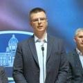 Parandilović: Vučićeva predstava za lakoverne, bez njegovog 'rušenja' problemi se ne mogu rešiti