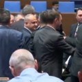 Janičari sahranjuju našu državu! Tuča poslanika u Bugarskom parlamentu na sednici posvećenoj uvođenju evra! (video)