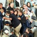 Frka na Novakovom meču - policija uletela na tribine i izbacila dvoje navijača FOTO