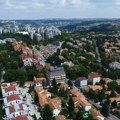 Žena slupala 15 automobila na petlovom brdu? Narod izašao na ulicu, nastalo koškanje, a onda se oglasio komšija (video)