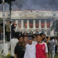 Neredi u Nepalu, spaljena premijerova žena; Ukinuta zabrana mreža nakon protesta u kojima je poginulo 21 osoba