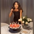 Nesvakidašnja torta i buket belih ruža na stolu: Ovako je Sanja Marinković proslavila rođendan, puca od elegancije, a evo…