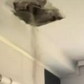 Dragošu komšija usred tuširanja probušio plafon, a ono što se desilo kad mu je pokucao na vrata ostaviće vas bez teksta