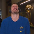 VIDEO Jokić kroz smeh "bocnuo" NBA legendu: "Nemaš nijedan protiv mene"