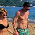 JOVANA JEREMIĆ SE SKINULA U KUPAĆI, SA TIGROM ŠETA PO PLAŽI i pokazuje zategnuto telo!