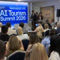 Neće moći da popije piće sa turistima, ali će moći brojne korisne stvari: Kako će veštačka inteligencija izmeniti svet turizma…