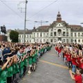 VIDEO: Najslađa slika dana iz Zrenjanina – čak 670 predškolaca plesalo na Trgu slobode