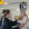 Majka i ćerka izbačene iz aviona za Grčku zbog kršenja malo poznatog pravila: "Mesecima smo štedeli za to putovanje"