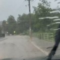 "Kao da je sudnji dan"! Crni oblaci okovali Priboj i Novu Varoš, grad tukao bez milosti